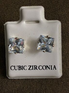 Classic Cubic Zirconia Square Stud Earrings - Clear